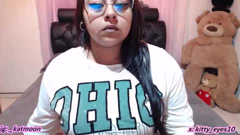 Snapshot of kitty_eyes chatting on 15, 12, 2025 kitty online show from 15, 12, 2025