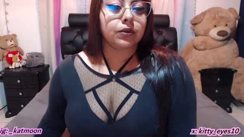 Snapshot of kitty_eyes chatting on 23, 2, 2026 kitty online show from 23, 2, 2026