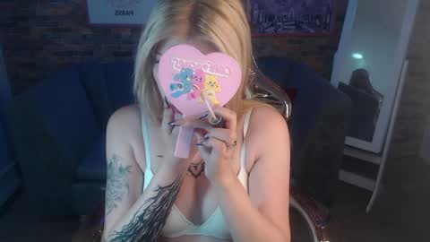 kitty_fox_b online show from 1, 2, 2025