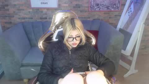 kitty_fox_b online show from 7, 3, 2025