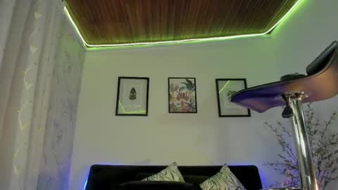 Kendall Saray   online show from 14, 2, 2025