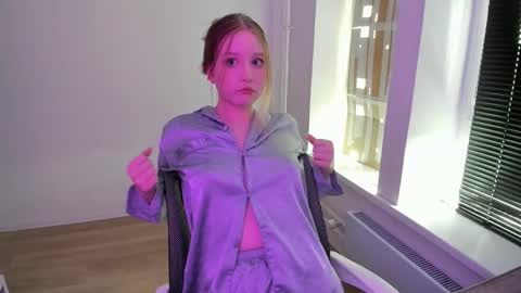 kittydollstella online show from 15, 12, 2025