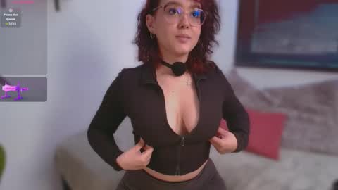 Snapshot of kittysophie_ chatting on 7, 5, 2026 Sophie online show from 7, 5, 2026