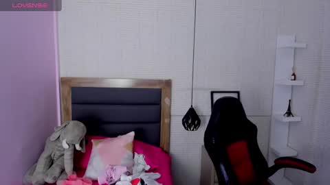  K I T T  Y  online show from 21, 1, 2025