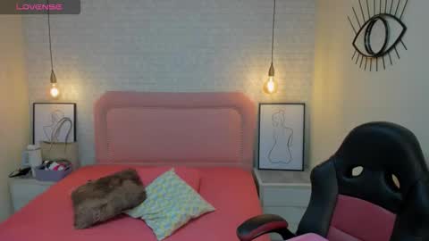  K I T T  Y  online show from 16, 10, 2025