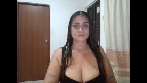 Snapshot of kitybigboobsx chatting on 5, 3, 2025 kity boobsx online show from 5, 3, 2025