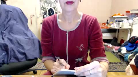 Snapshot of kiuminberry chatting on 4, 1, 2025 KiuminBerry online show from 4, 1, 2025