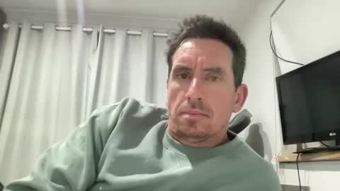 Snapshot of kiwibuzzer chatting on 8, 11, 2025 Champ online show from 8, 11, 2025