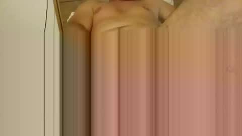 Snapshot of kiwioncam25 chatting on 5, 4, 2026 kiwioncam25 online show from 5, 4, 2026