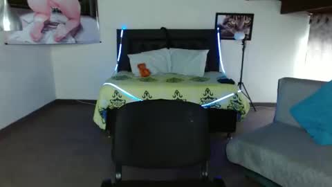 Kloe deker online show from 17, 2, 2025