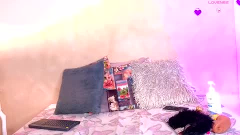 K L O E online show from 10, 11, 2025