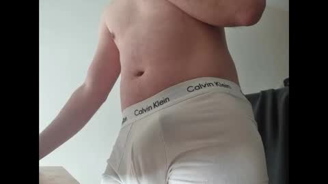 Snapshot of kmk000 chatting on 8, 2, 2025 german horny 22 legal online show from 8, 2, 2025