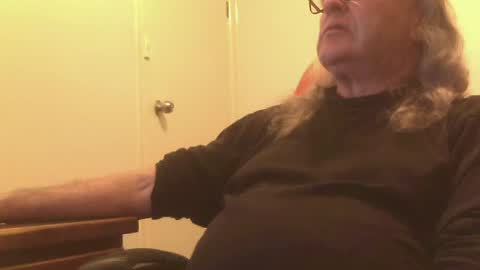 Snapshot of knobout chatting on 6, 7, 2026 knobout online show from 6, 7, 2026