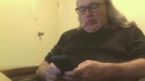 Snapshot of knobout chatting on 8, 7, 2026 knobout online show from 8, 7, 2026