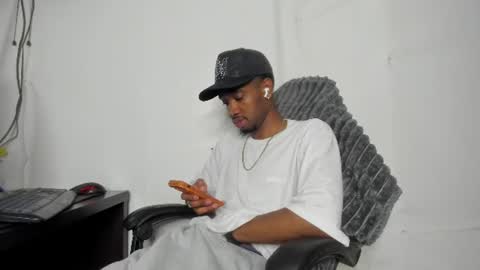 Snapshot of kofi_exotic_ chatting on 15, 7, 2026 kofi online show from 15, 7, 2026