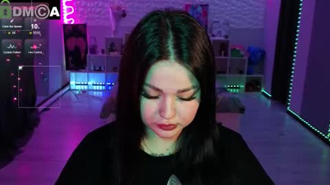 Mia online show from 9, 4, 2026