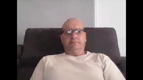 Snapshot of konsty17 chatting on 15, 10, 2025 konsty17 online show from 15, 10, 2025