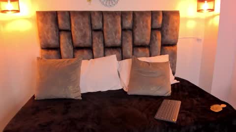 Snapshot of kris_kane1 chatting on 4, 12, 2025 kris_kane1 online show from 4, 12, 2025