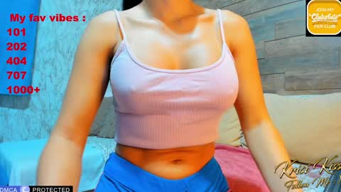 Snapshot of krisi_kiss chatting on 26, 11, 2025 KrisiFollow me Thumb UP online show from 26, 11, 2025