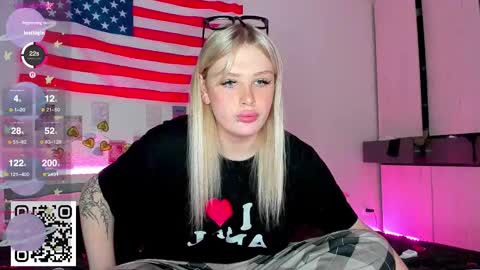 Snapshot of krisi_myrr chatting on 5, 11, 2025 Kristina3 online show from 5, 11, 2025