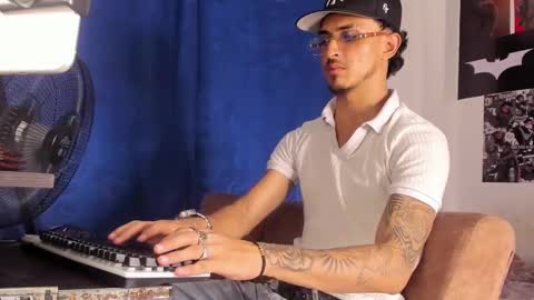 Snapshot of kriss_edwards chatting on 14, 10, 2025 Kriss online show from 14, 10, 2025