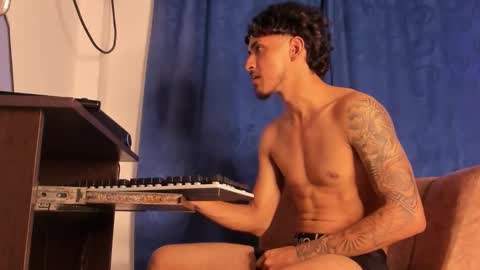 Snapshot of kriss_edwards chatting on 14, 12, 2025 Kriss online show from 14, 12, 2025