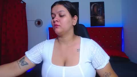 kriss_sweetboobs online show from 1, 2, 2025