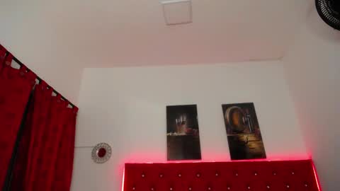 kriss_sweetboobs online show from 9, 2, 2025