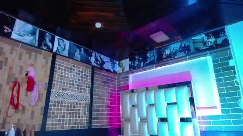 kriss_sweetboobs online show from 5, 4, 2026