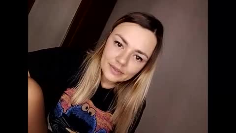 Snapshot of krisssexi chatting on 1, 11, 2025 KrissSexi online show from 1, 11, 2025