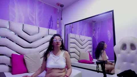 Snapshot of kristalvelvet chatting on 15, 1, 2026 kristalvelvet online show from 15, 1, 2026