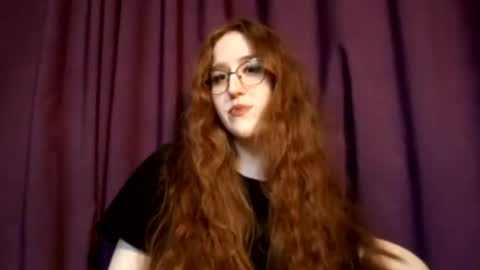 Snapshot of kristansarinsky chatting on 24, 11, 2025 Kris online show from 24, 11, 2025