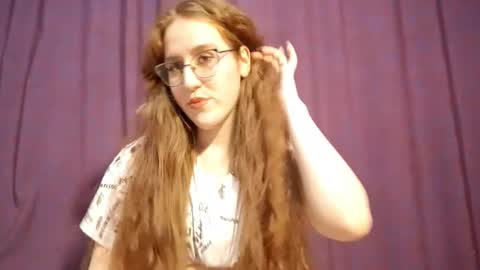 Snapshot of kristansarinsky chatting on 27, 11, 2025 Kris online show from 27, 11, 2025