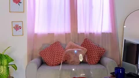 Snapshot of kristennblue_ chatting on 5, 3, 2025 Kris online show from 5, 3, 2025