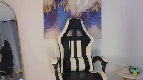 Snapshot of kristennblue_ chatting on 10, 11, 2025 Kris online show from 10, 11, 2025