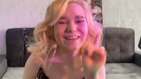 Snapshot of kristibiz chatting on 15, 3, 2026 kristibiz online show from 15, 3, 2026