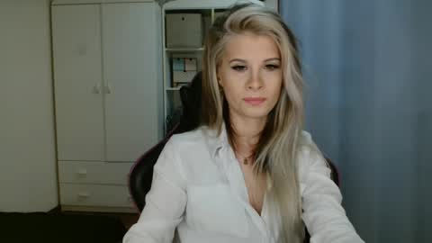 KristineAmore online show from 6, 4, 2026