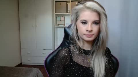 KristineAmore online show from 25, 5, 2026