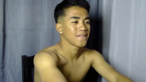 Snapshot of kritthanarkorn chatting on 4, 12, 2025 kritthanarkorn online show from 4, 12, 2025