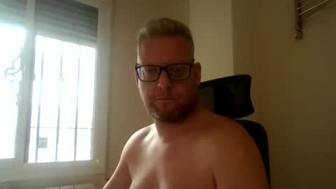 Snapshot of kroezel1985 chatting on 17, 9, 2025 kroezel1985 online show from 17, 9, 2025