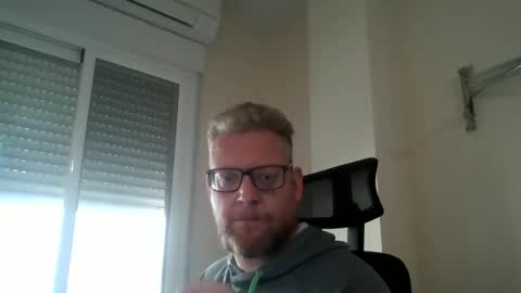 Snapshot of kroezel1985 chatting on 3, 11, 2025 kroezel1985 online show from 3, 11, 2025