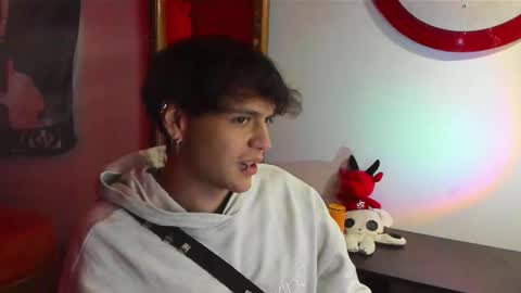 Snapshot of krye_x chatting on 28, 9, 2025 Zack online show from 28, 9, 2025