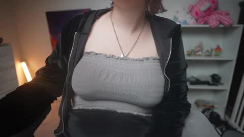 Krystal Syx online show from 5, 3, 2025