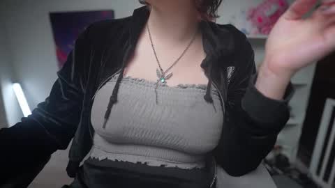 Krystal Syx online show from 9, 3, 2025