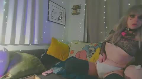 krystalvenison online show from 17, 12, 2025