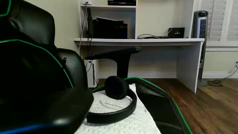 Snapshot of kt12369 chatting on 4, 2, 2025 Kevin online show from 4, 2, 2025