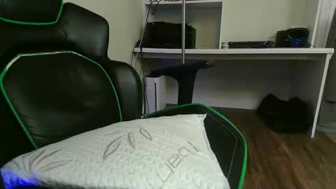 Snapshot of kt12369 chatting on 17, 10, 2025 Kevin online show from 17, 10, 2025