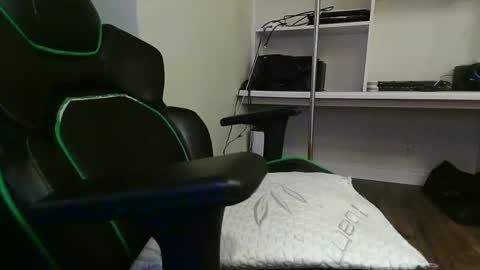 Snapshot of kt12369 chatting on 24, 10, 2025 Kevin online show from 24, 10, 2025