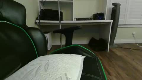 Snapshot of kt12369 chatting on 4, 11, 2025 Kevin online show from 4, 11, 2025