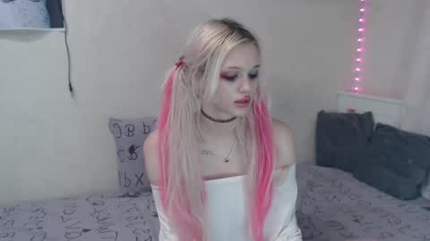 Snapshot of kttyemiow__ chatting on 13, 2, 2025 Emilia online show from 13, 2, 2025